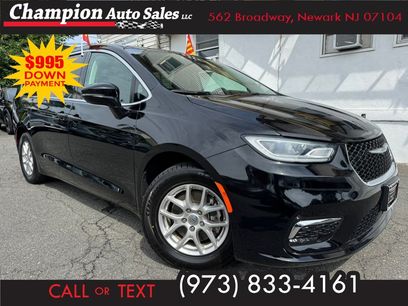 Used 2024 Chrysler Pacifica Touring-L