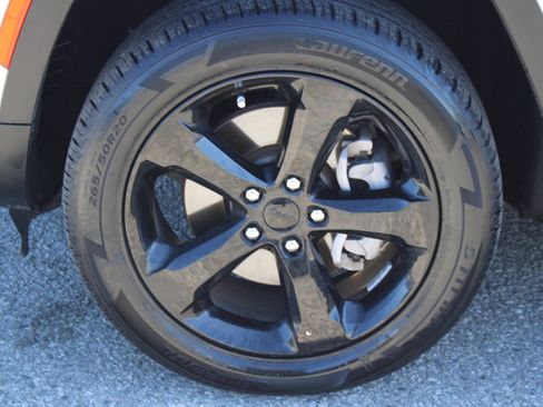 Used 2023 Jeep Grand Cherokee L Limited w/ Black Appearance Package image 8