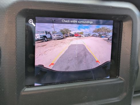 Used 2023 Jeep Gladiator Sport image 23