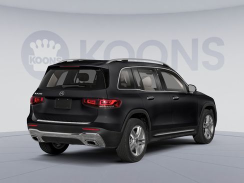 Used 2021 Mercedes-Benz GLB 250 4MATIC image 2