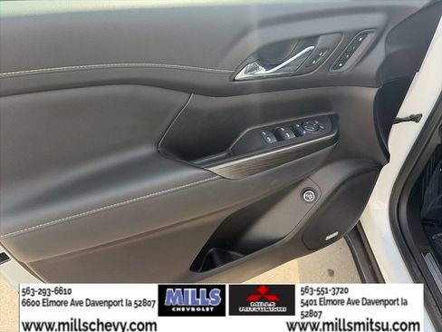 Used 2023 GMC Acadia SLT w/ Preferred Package FWD image 10