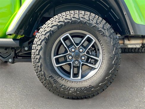 Certified 2025 Jeep Gladiator Mojave image 29