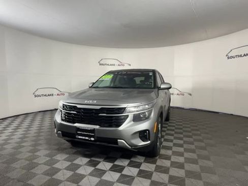 Certified 2024 Kia Seltos LX image 3