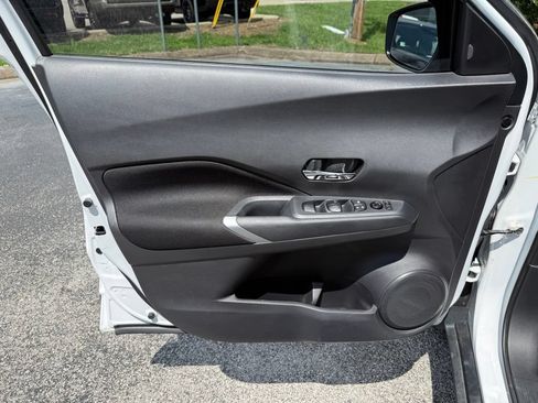 Used 2024 Nissan Kicks SV FWD image 5