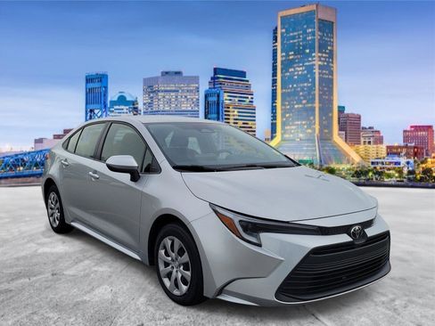 Used 2026 Toyota Corolla LE FWD image 4