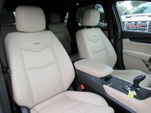 Used 2019 Cadillac XT5 Base image 8