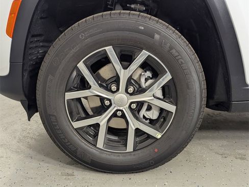 New 2025 Jeep Grand Cherokee Limited image 9