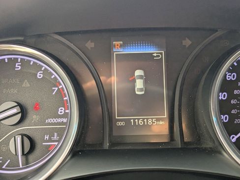 Used 2020 Toyota Camry SE w/ Blackout Package image 29