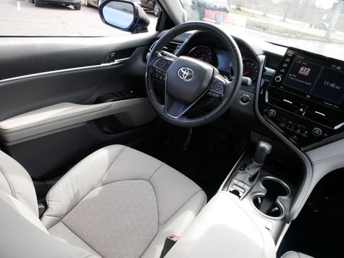 Used 2023 Toyota Camry XSE image 9