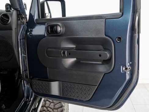 Used 2008 Jeep Wrangler Unlimited Rubicon w/ Dual Top Group AWD/4WD image 36