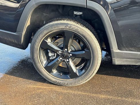Used 2023 Jeep Grand Cherokee L Laredo AWD/4WD image 14