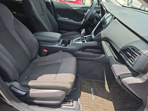 Used 2025 Subaru Outback Premium AWD/4WD image 33