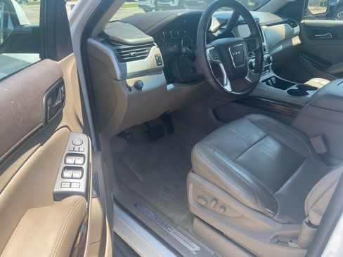 Used 2016 GMC Yukon XL SLT RWD image 6