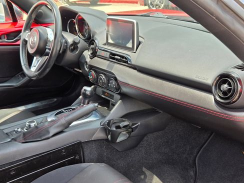 Used 2016 MAZDA MX-5 Miata Club RWD image 24