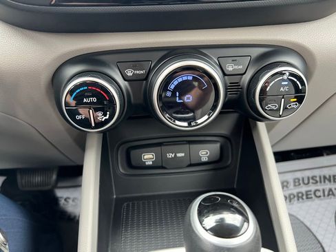 Used 2023 Hyundai Venue SEL FWD image 29