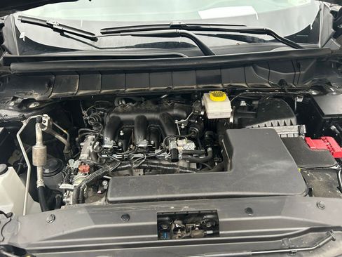 Used 2025 Nissan Pathfinder SV image 32