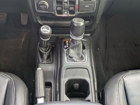 Used 2021 Jeep Wrangler Unlimited Sahara AWD/4WD image 19