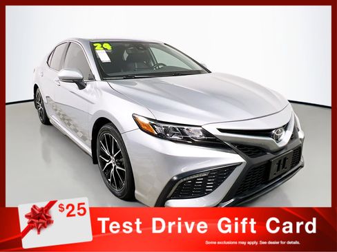 Used 2024 Toyota Camry SE image 1