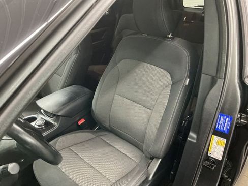 Used 2018 Ford Explorer XLT image 34