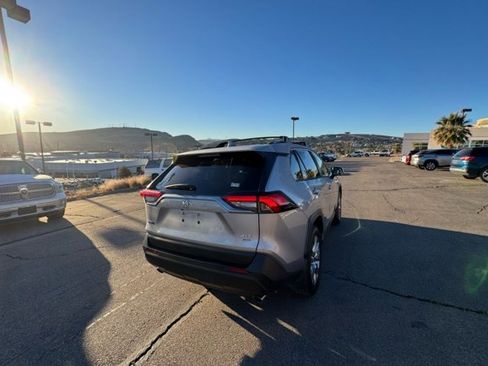 Used 2019 Toyota RAV4 XLE Premium image 5