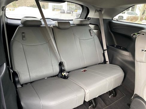 Certified 2025 Toyota Sienna XLE image 23