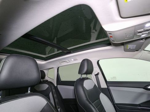 Used 2022 Volkswagen Taos SEL image 18