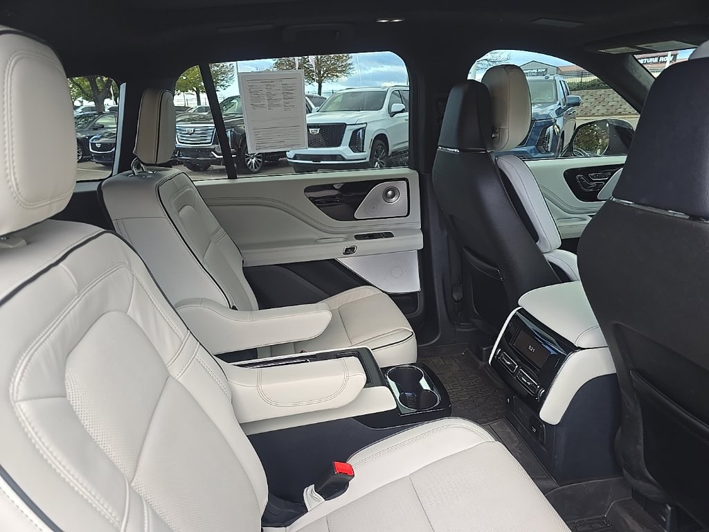 Used 2025 Lincoln Aviator Black Label w/ Jet Appearance Package AWD/4WD image 12