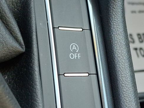 Used 2021 Volkswagen Tiguan SE w/ Panoramic Sunroof Package image 25