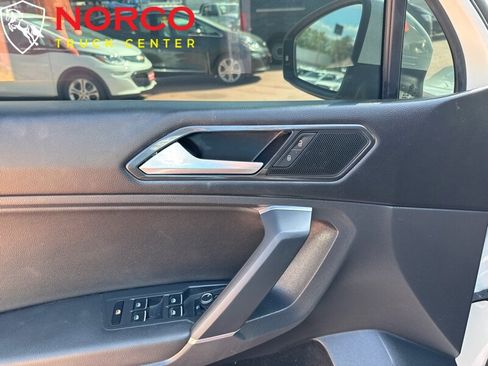 Used 2018 Volkswagen Tiguan SE image 18