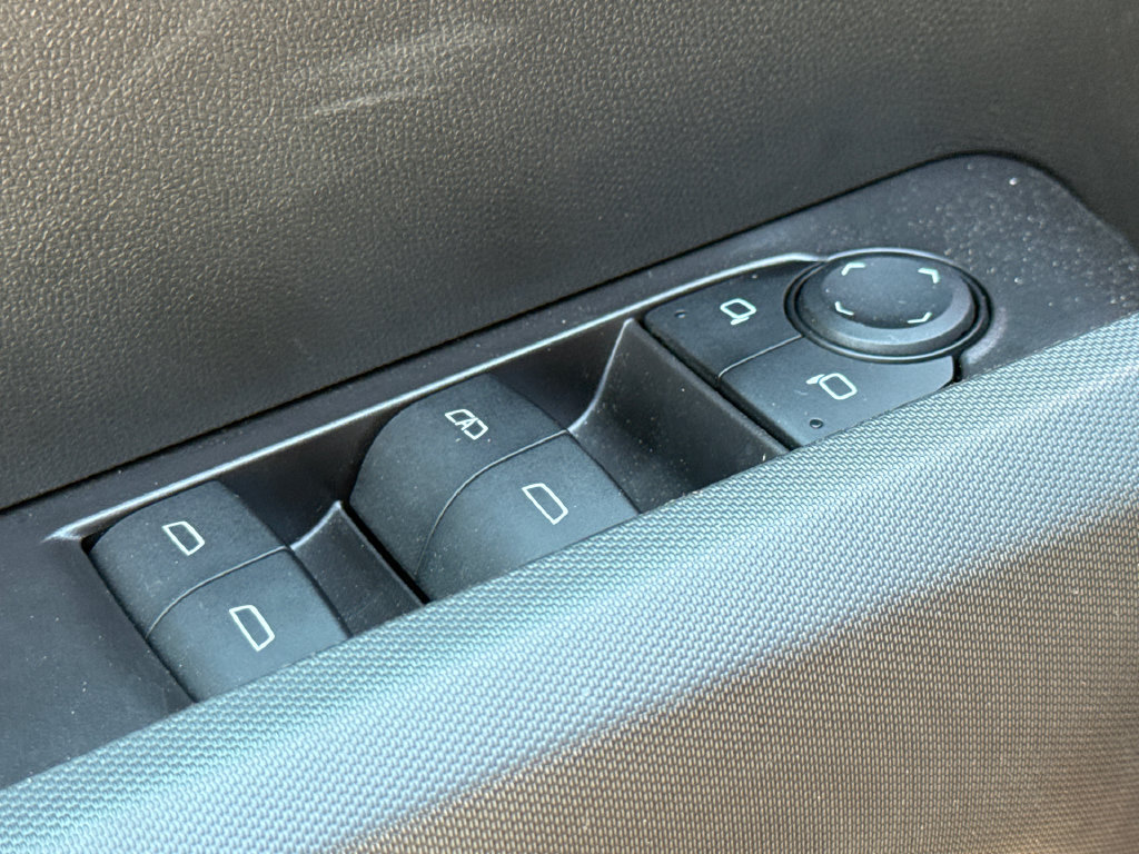Used 2025 Chevrolet Colorado LT RWD image 19