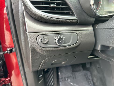 Used 2021 Buick Encore Preferred image 33