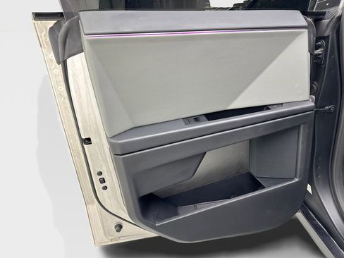 Used 2024 Tesla Cybertruck AWD Crew Cab image 33