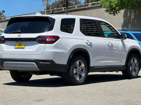 New 2025 Honda Pilot EX-L image 4