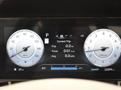 Used 2025 Hyundai Elantra SEL FWD image 28