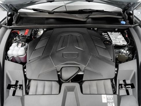 Used 2025 Porsche Cayenne image 28