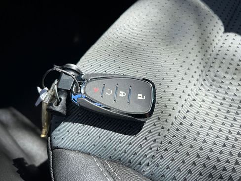 Used 2025 Chevrolet Trax LT w/ LT Convenience Package image 18