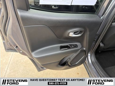 Used 2023 Jeep Renegade Altitude AWD/4WD image 33