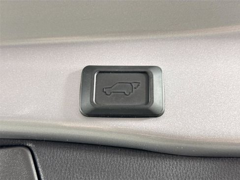 Certified 2022 Toyota RAV4 XLE image 38