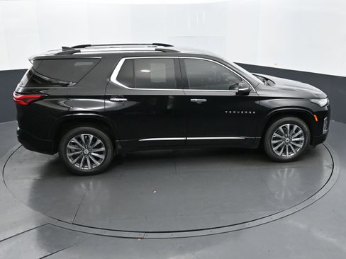 Used 2023 Chevrolet Traverse Premier image 32