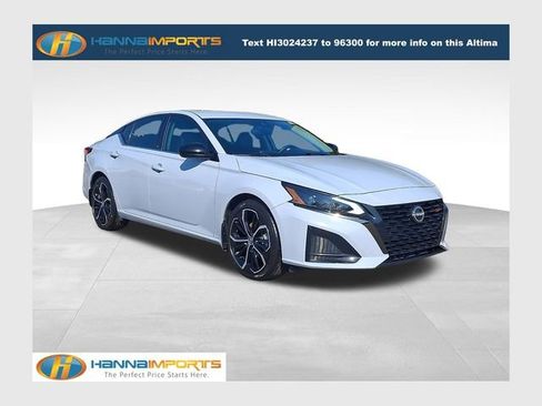 Used 2023 Nissan Altima 2.5 SR FWD image 1