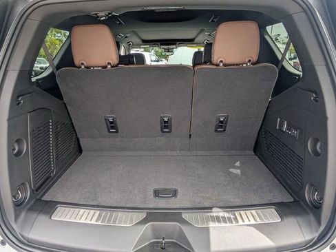 Used 2025 Chevrolet Tahoe High Country image 15