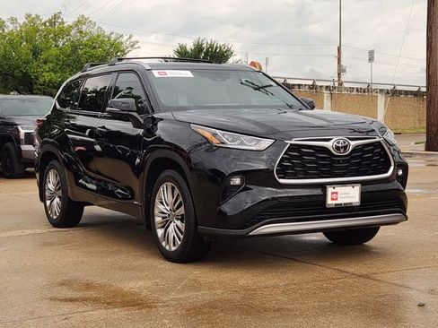 Used 2026 Toyota Highlander Platinum AWD/4WD image 2