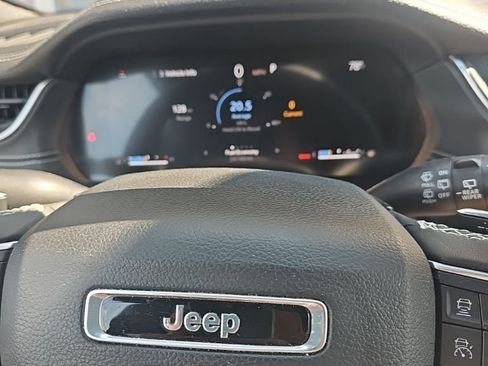 Used 2024 Jeep Grand Cherokee L Limited w/ Black Appearance Package AWD/4WD image 11