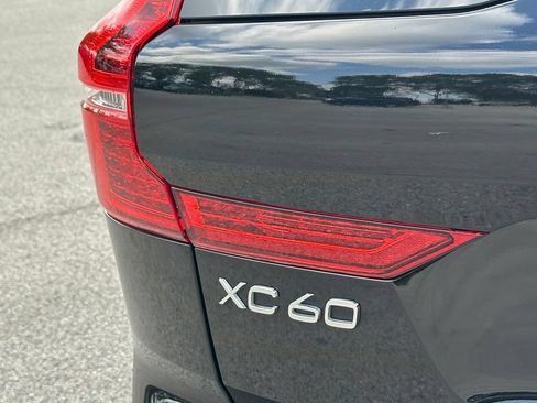 Used 2023 Volvo XC60 B5 Core w/ Climate Package AWD/4WD image 11