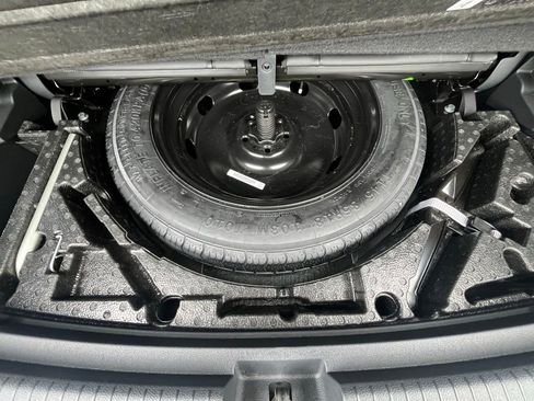 Certified 2024 Volkswagen Tiguan SE R-Line FWD image 29