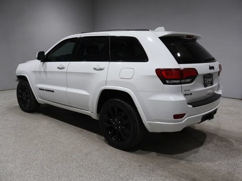 Used 2018 Jeep Grand Cherokee Altitude AWD/4WD image 19