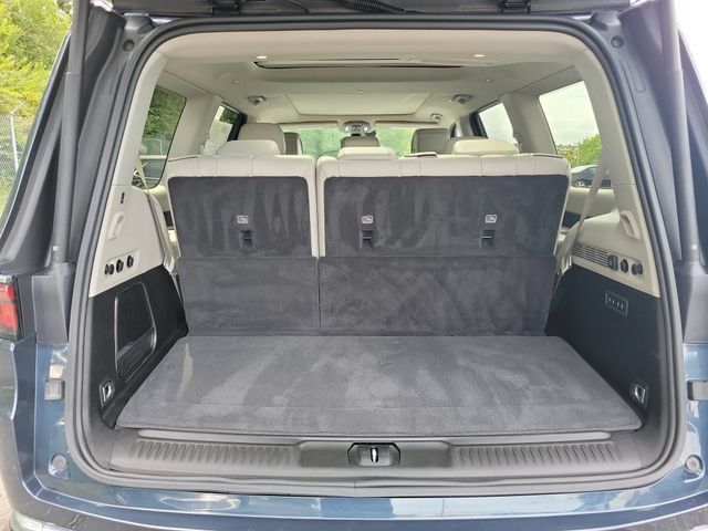 Used 2024 Jeep Wagoneer Series III w/ Premium Group I AWD/4WD image 31