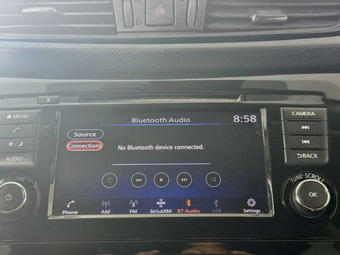 Used 2019 Nissan Rogue S w/ Special Edition Package FWD image 18