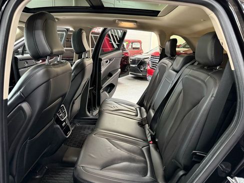 Used 2023 Lincoln Nautilus AWD w/ Premium Package image 15