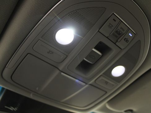 Used 2018 Genesis G80 3.8 w/ Option Group 02 image 19